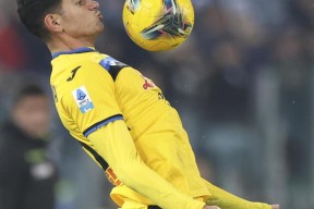 包含意甲今晚走向成谜，拉齐奥远射贴柱，引发热议，医务组通报恢复的词条